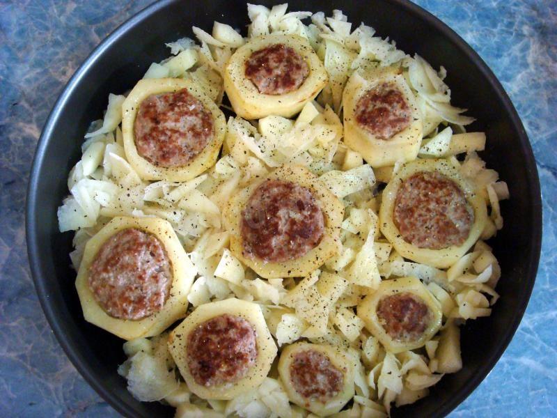 Шаг 5 приготовления Картошка с окошками