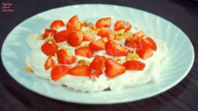 Шаг 12 приготовления Торт из зефира с клубникой без выпечки