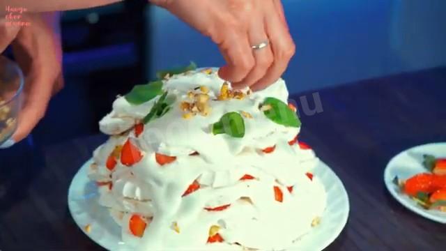 Шаг 15 приготовления Торт из зефира с клубникой без выпечки