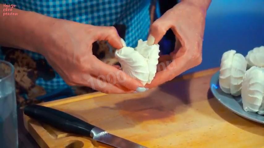 Шаг 2 приготовления Торт из зефира с клубникой без выпечки