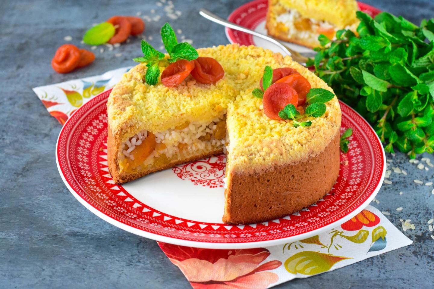 Шаг 17 приготовления Пирог с рисом курагой и изюмом