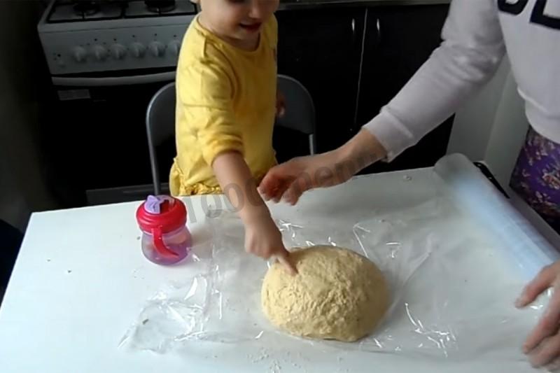 Шаг 9 приготовления Рогалики на молоке и дрожжах