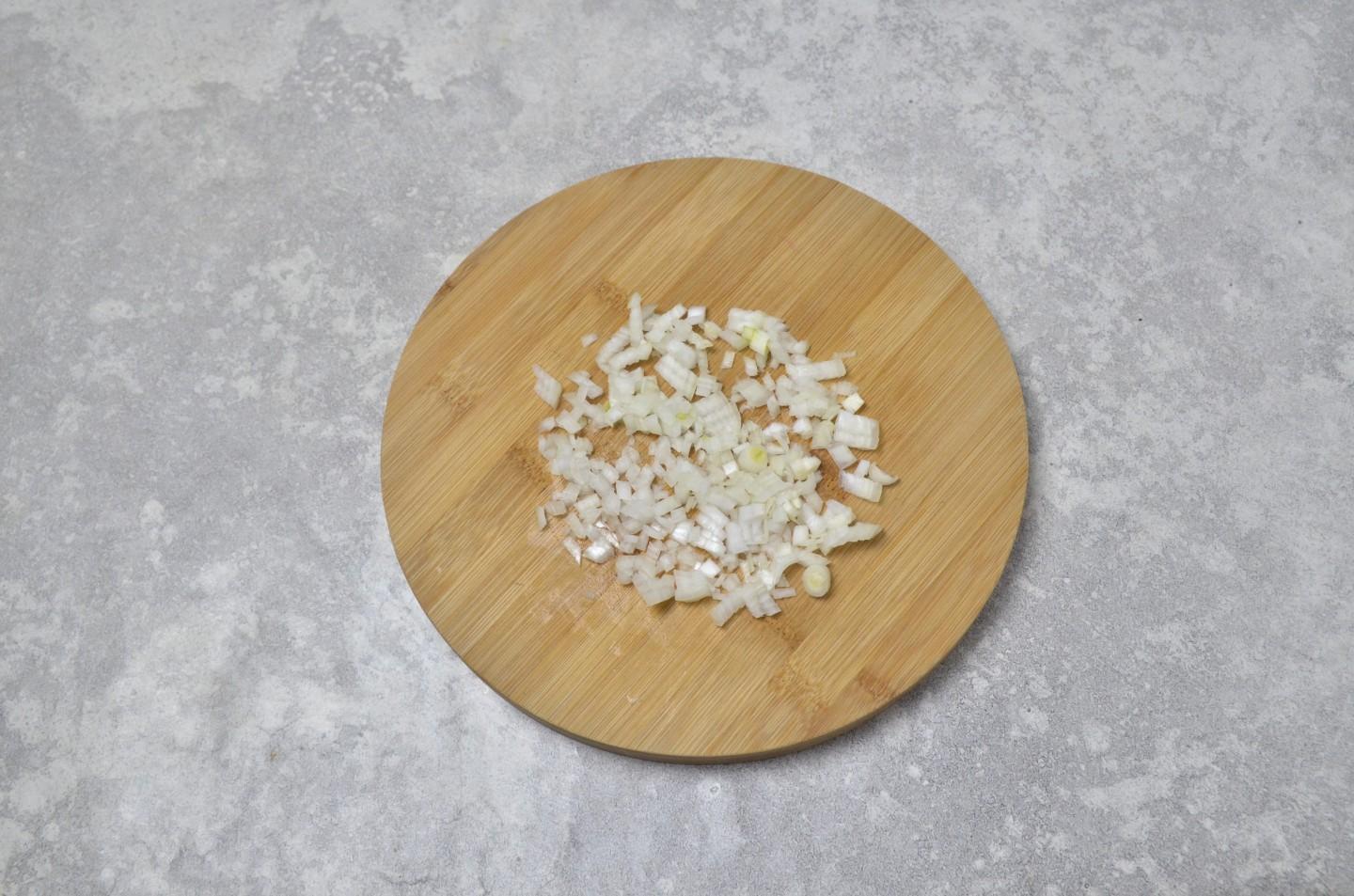 Шаг 3 приготовления Куриные маффины с сыром