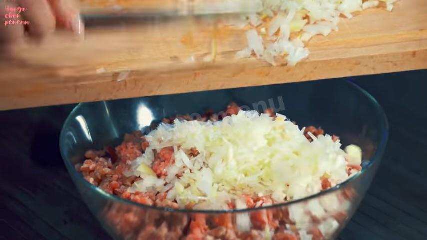 Шаг 11 приготовления Рулет Ханум с начинкой из мясного фарша