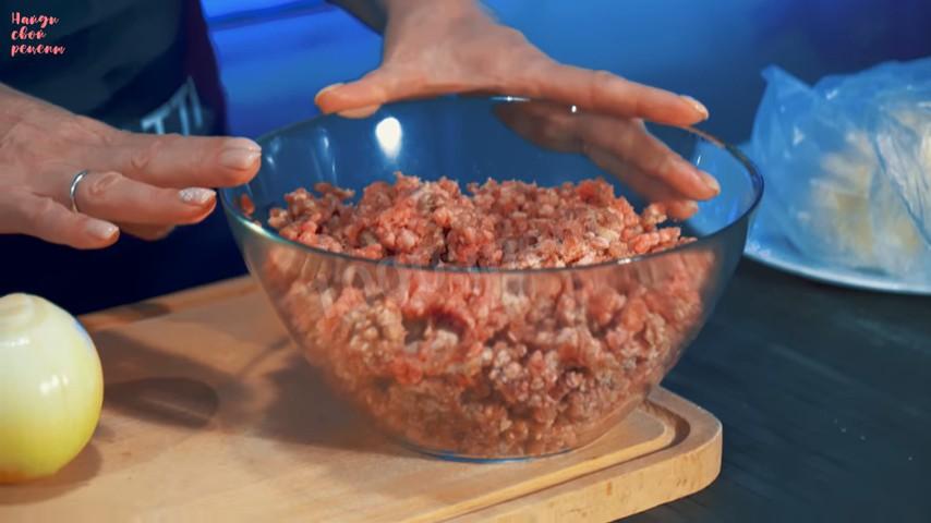 Шаг 9 приготовления Рулет Ханум с начинкой из мясного фарша