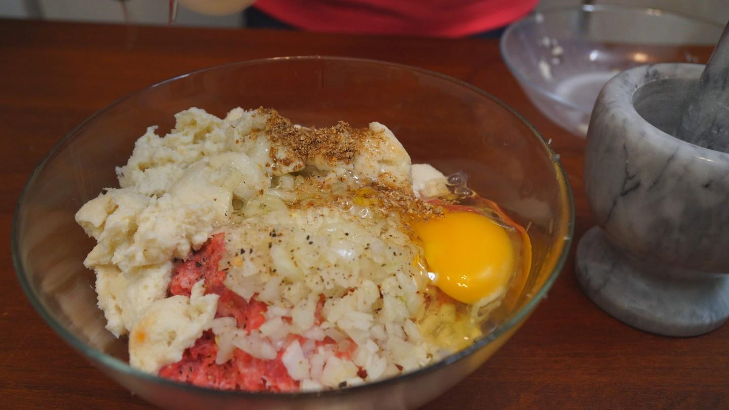 Шаг 3 приготовления Мясной фарш запеченный в кружочках болгарского перца