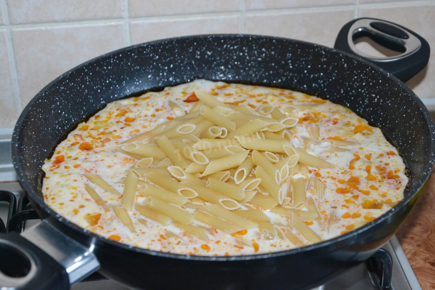 Шаг 9 приготовления Паста Пенне с курицей и болгарским перцем в сливочном соусе