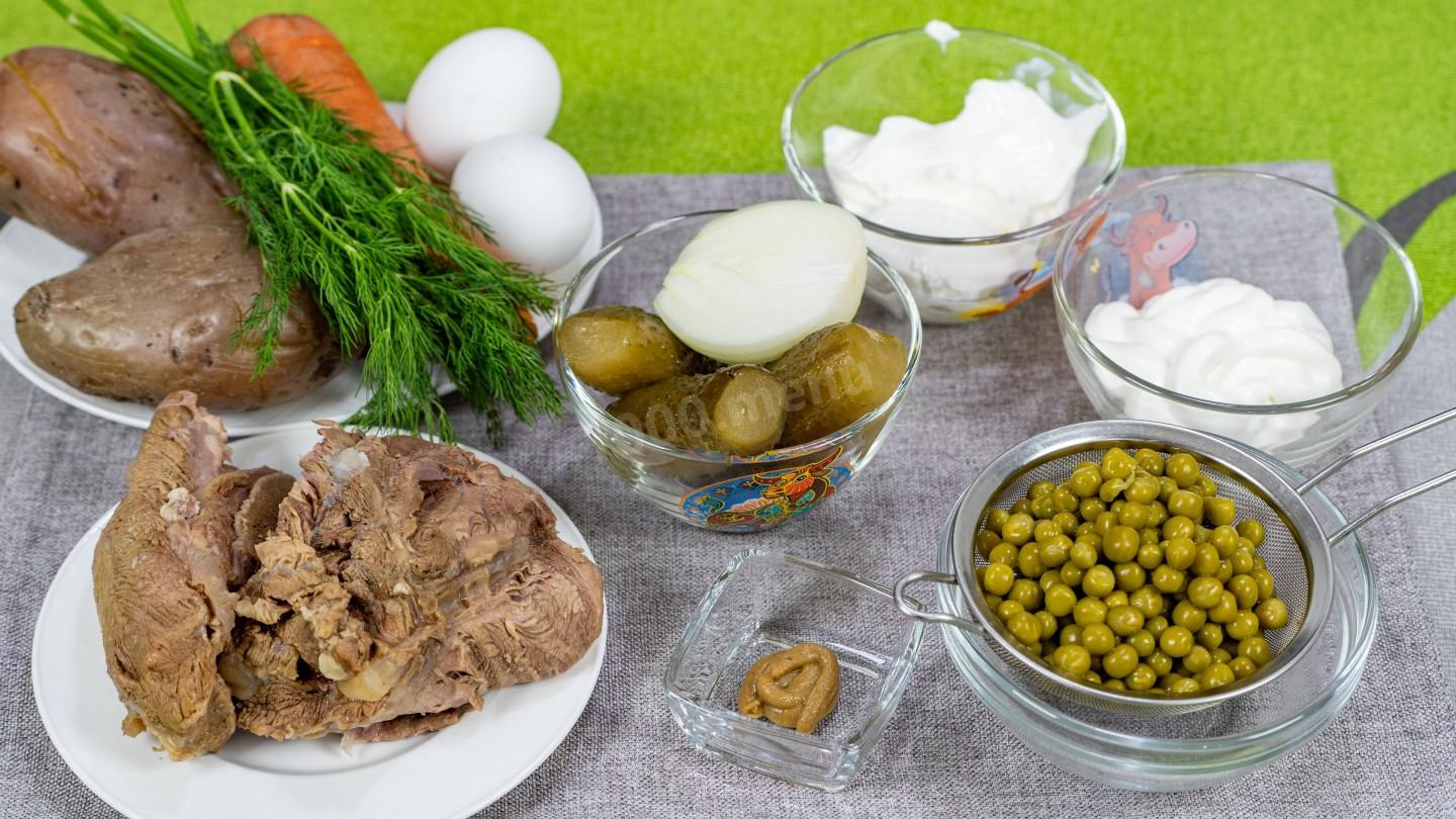 Шаг 1 приготовления Салат Оливье с овощами и говядиной под соусом