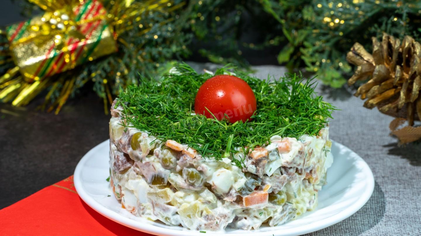 Шаг 16 приготовления Салат Оливье с овощами и говядиной под соусом