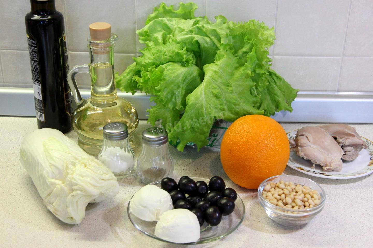 Шаг 1 приготовления Салат с китайской капустой, курицей с виноградом и орешками
