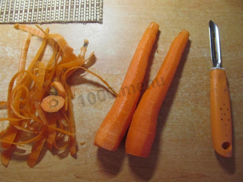 Шаг 2 приготовления Простой салат из моркови с майонезом и чесноком