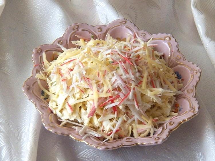 Обложка рецепта Салат с капустой и крабовыми палочками