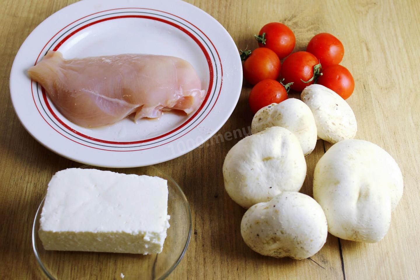 Шаг 1 приготовления Салат с курицей шампиньонами помидорами и сыром