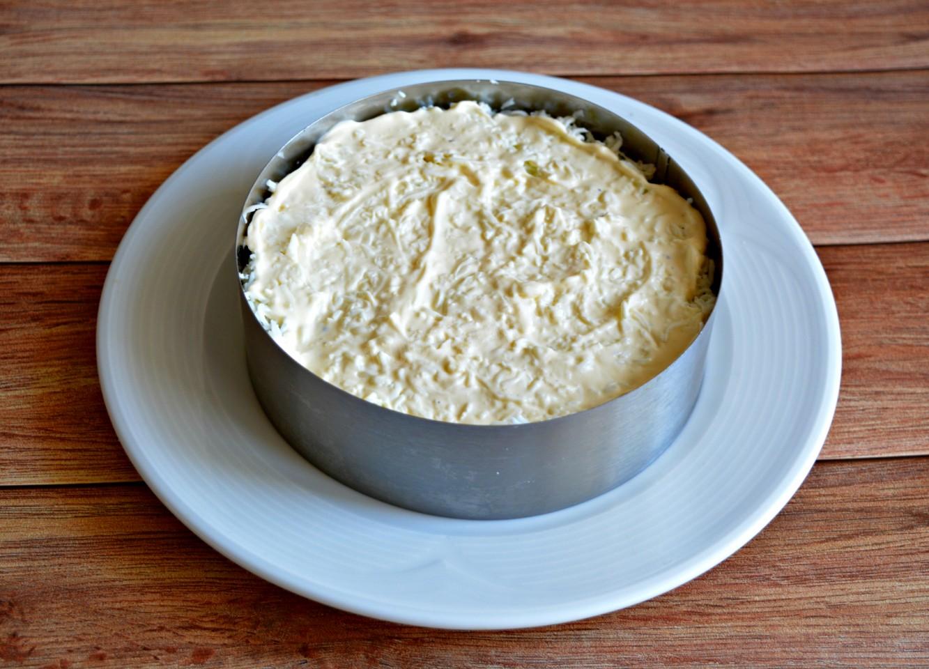 Шаг 12 приготовления Салат курица с шампиньонами и грецкими орехами