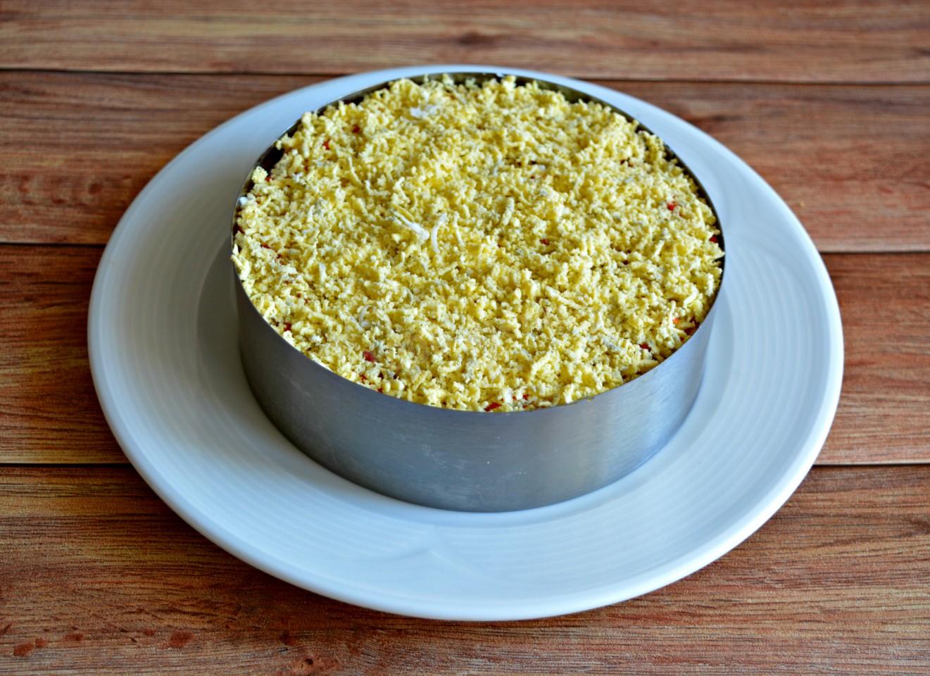 Шаг 14 приготовления Салат курица с шампиньонами и грецкими орехами