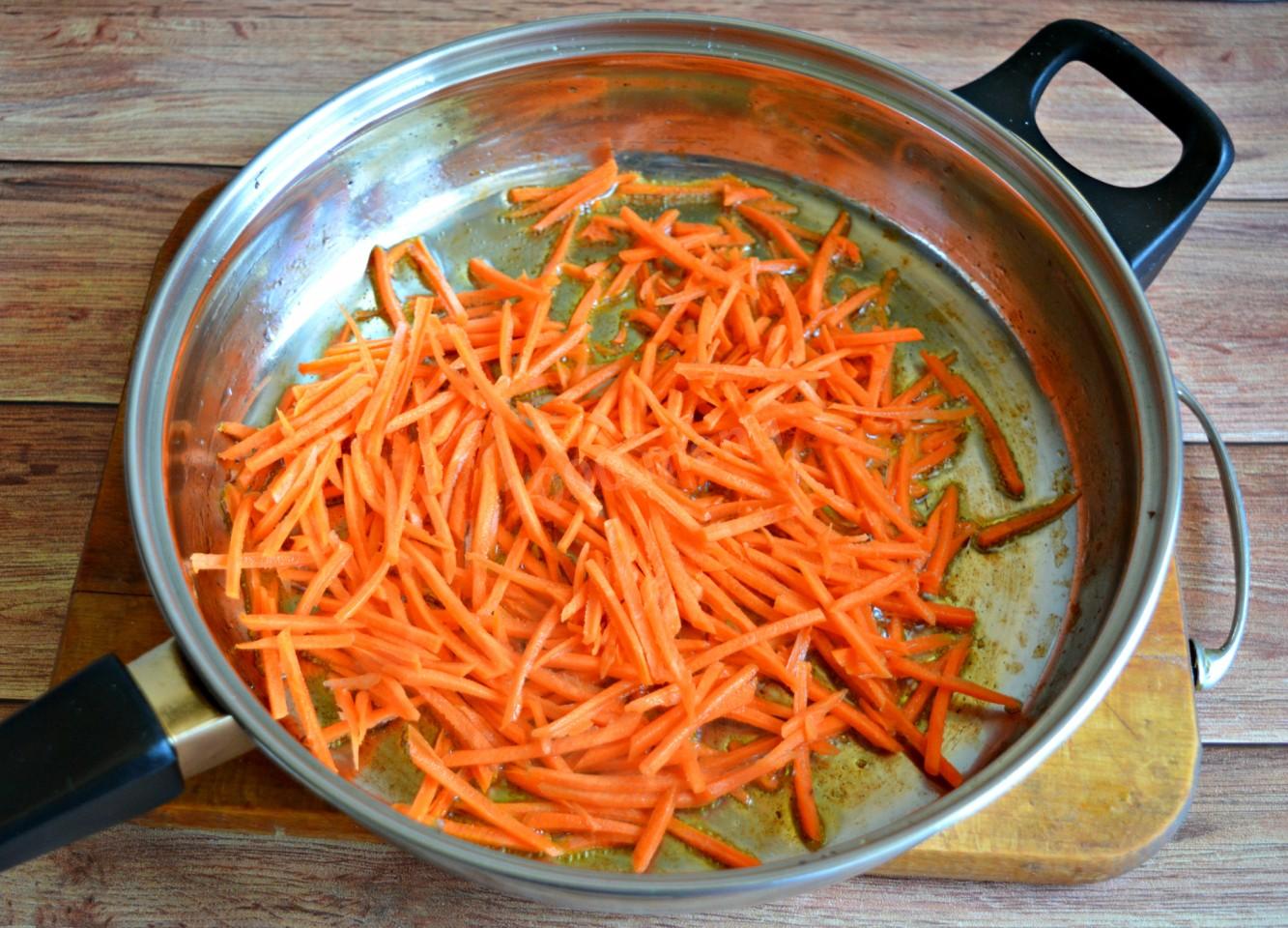 Шаг 4 приготовления Салат курица с шампиньонами и грецкими орехами