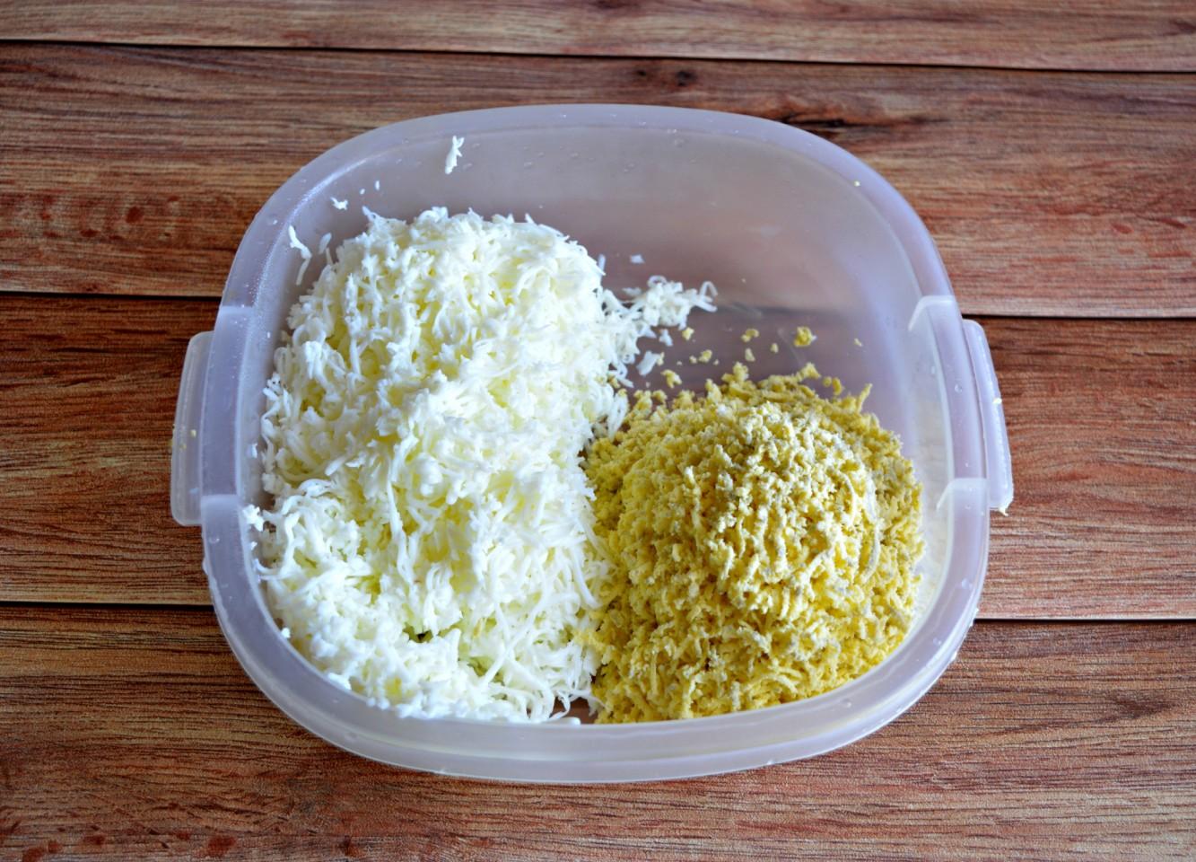 Шаг 6 приготовления Салат курица с шампиньонами и грецкими орехами