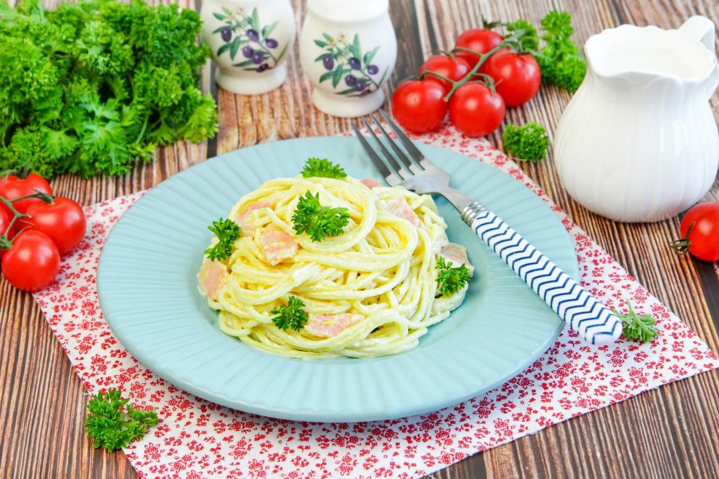 Обложка рецепта Спагетти с беконом и сливками