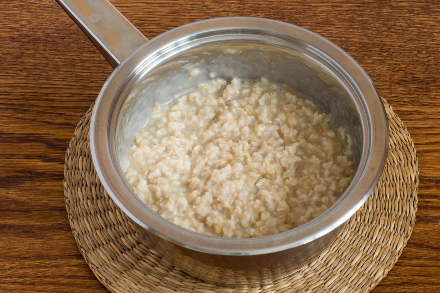 Шаг 4 приготовления Геркулесовая каша на воде