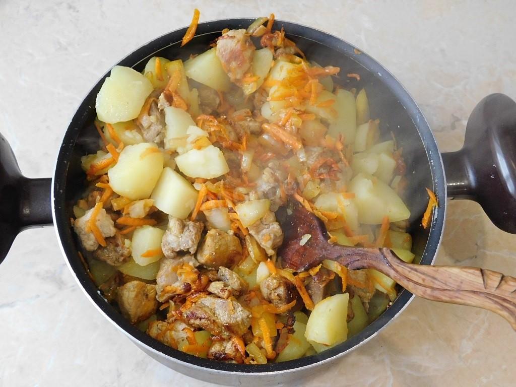 Шаг 7 приготовления Картофельный соус с мясом