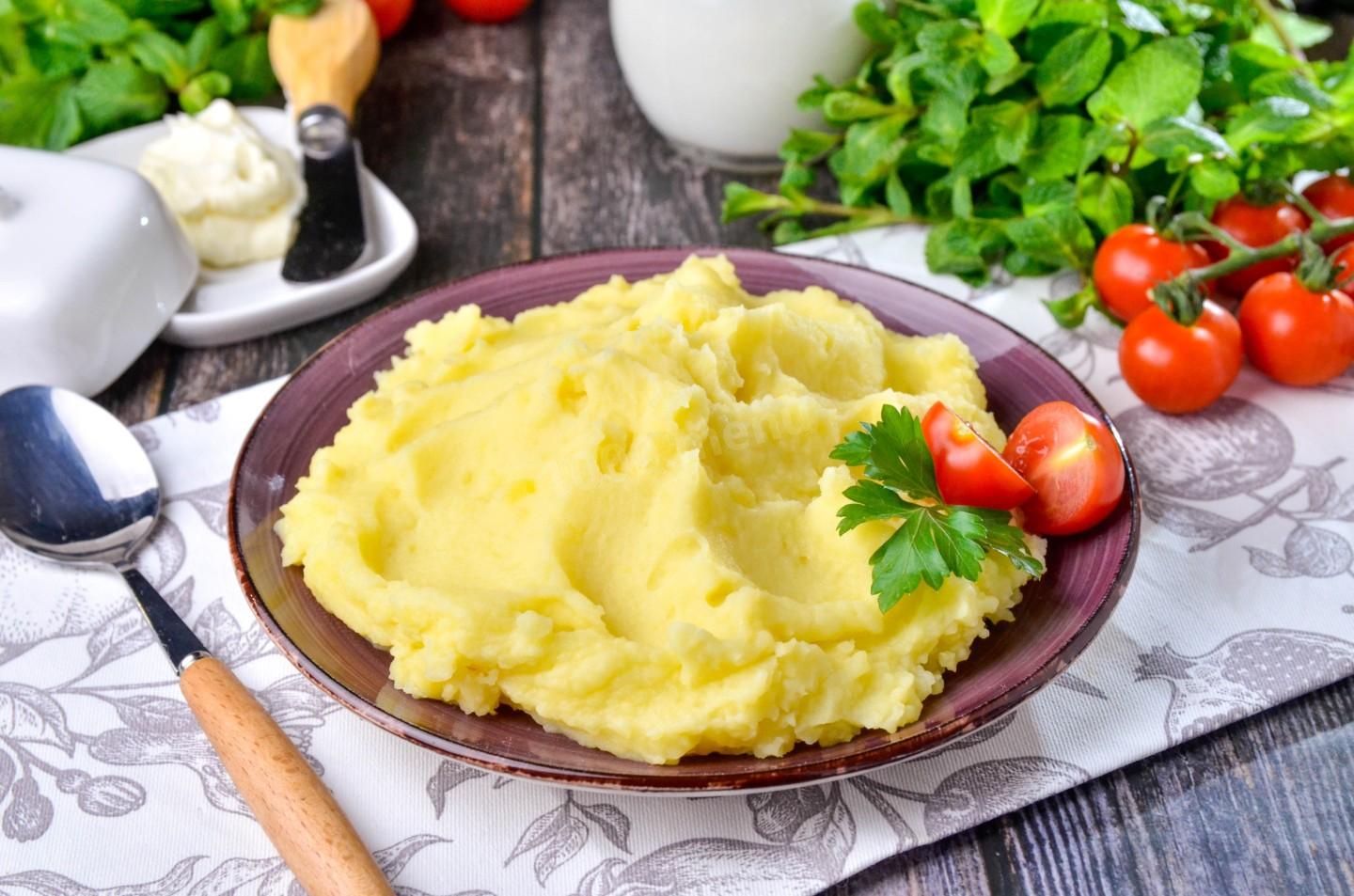 Шаг 7 приготовления Картофельное пюре с маслом и молоком