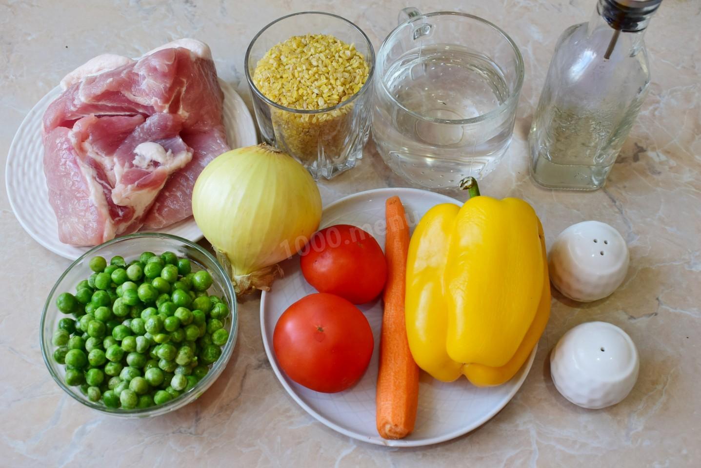 Шаг 1 приготовления Булгур с мясом свинины и овощами на сковороде