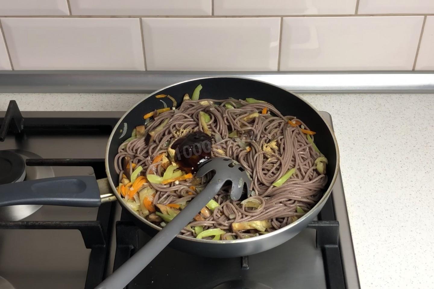 Шаг 13 приготовления Гречневая лапша с овощами
