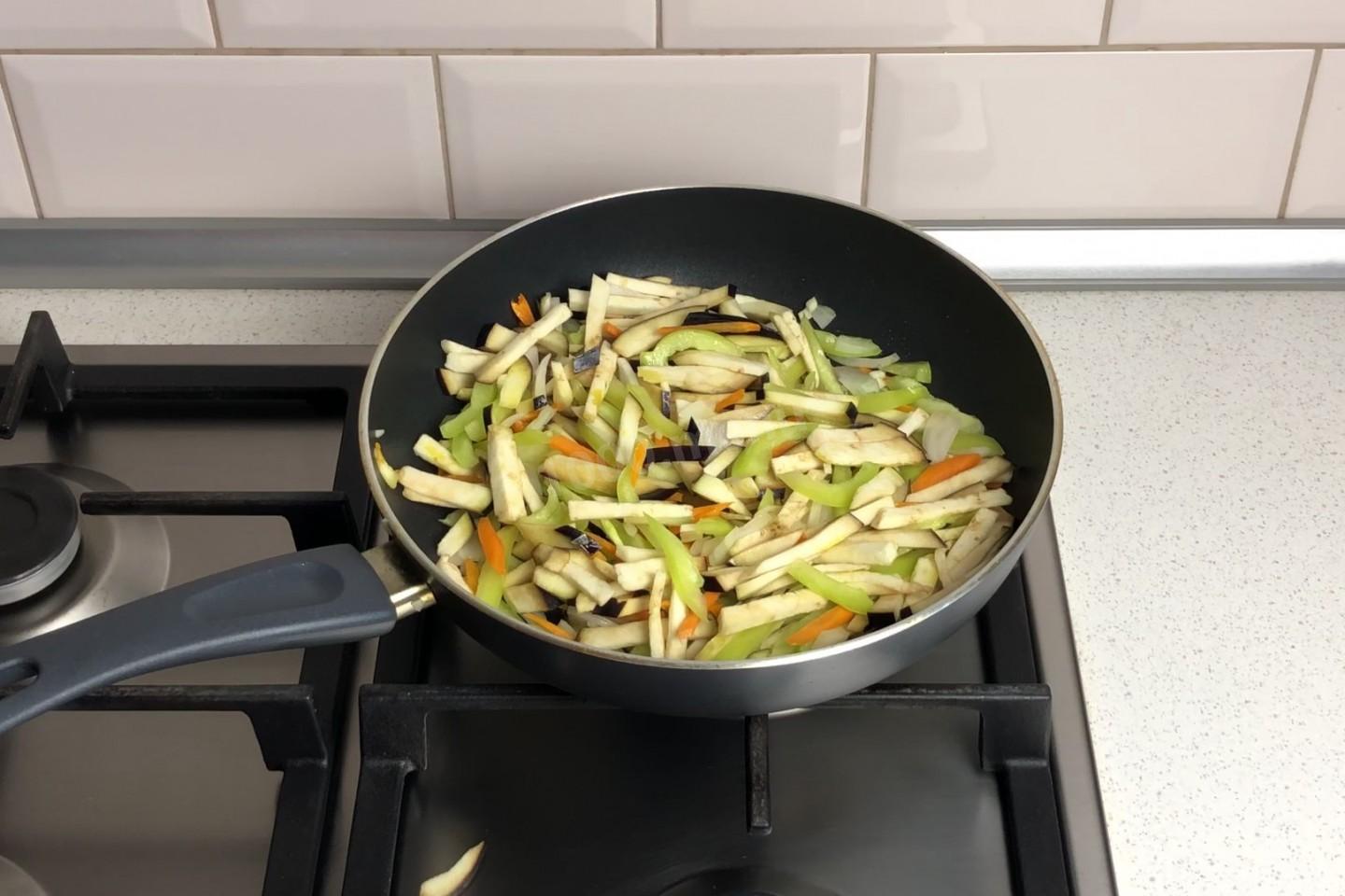 Шаг 9 приготовления Гречневая лапша с овощами