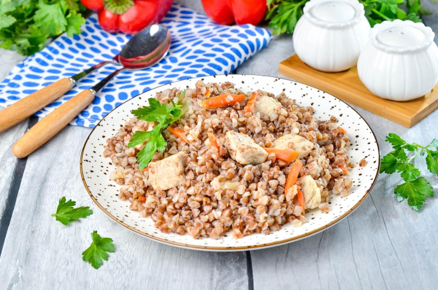 Шаг 10 приготовления Куриная грудка с гречкой