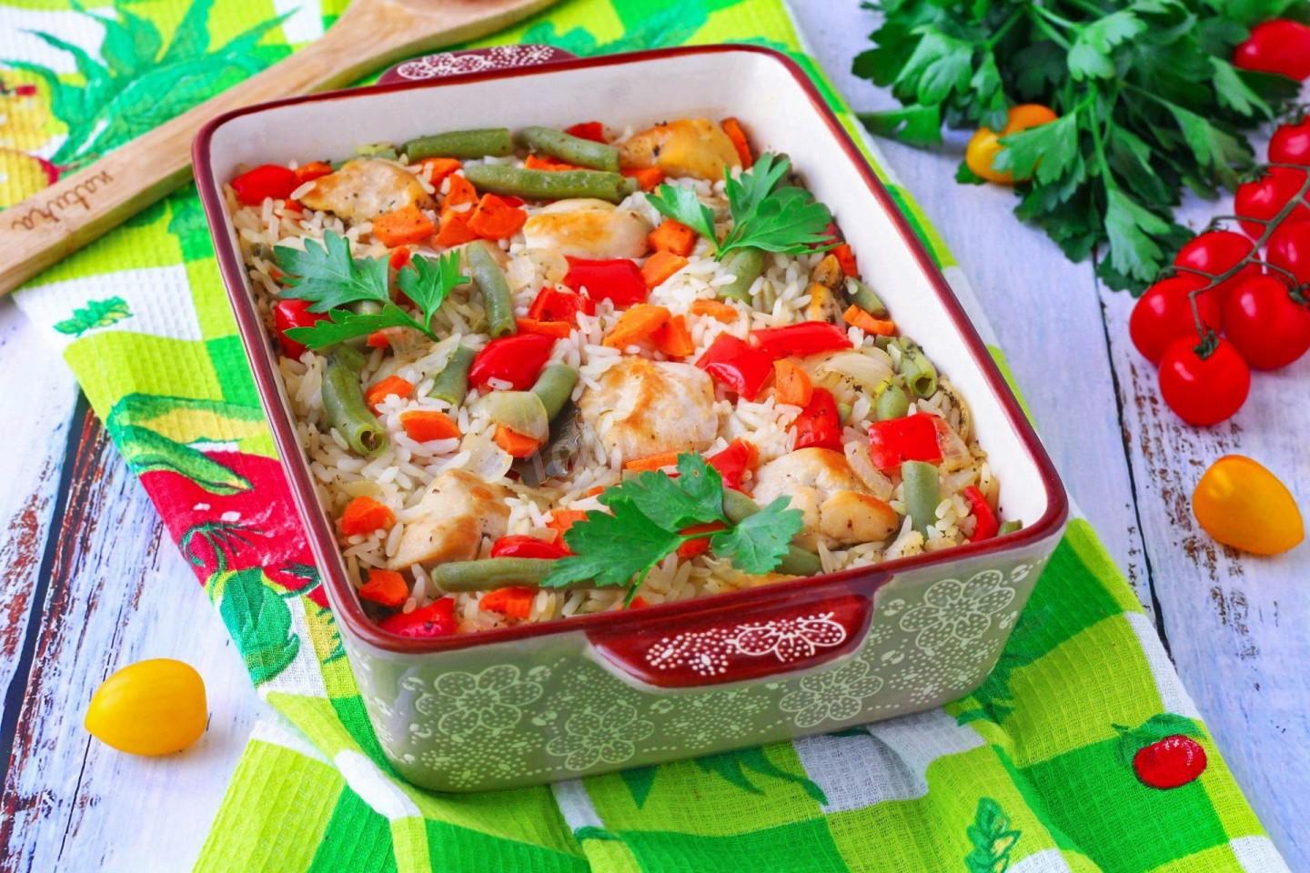 Шаг 18 приготовления Рис с куриной грудкой и овощами в духовке