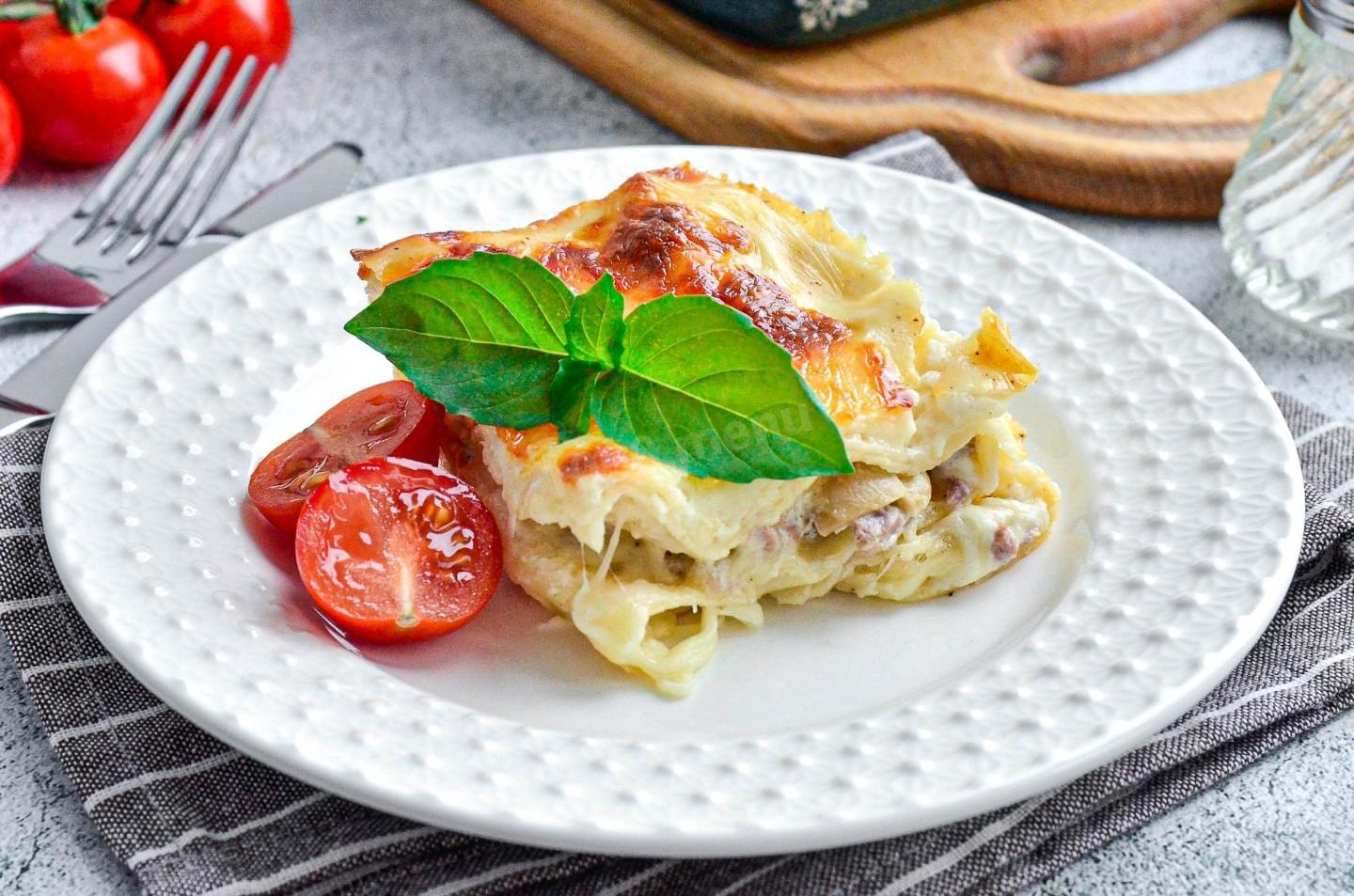 Фото рецепта Лазанья с курицей грибами и соусом бешамель