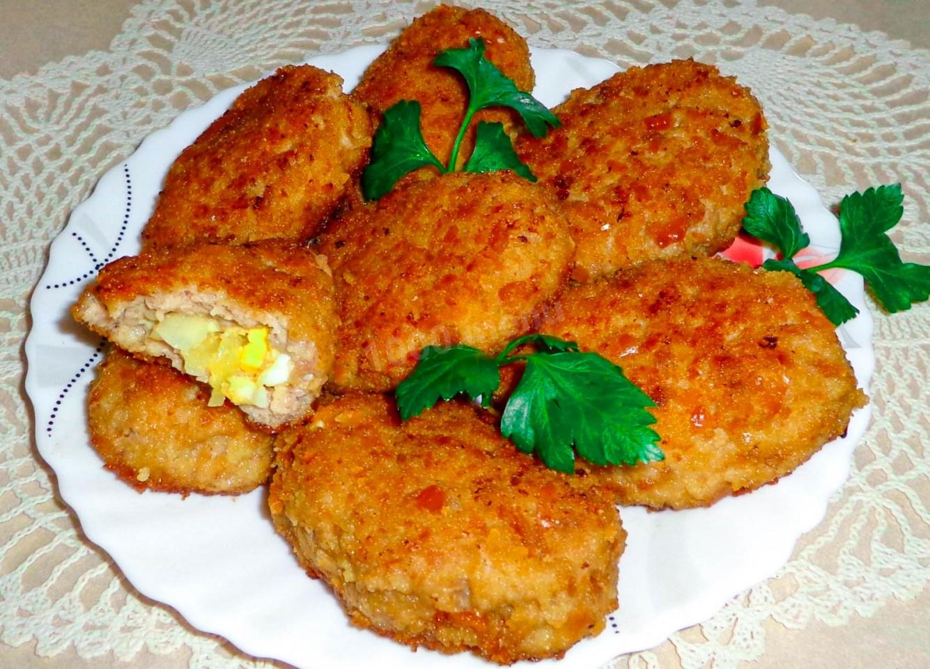 Обложка рецепта Зразы мясные с яйцом и луком на сковороде