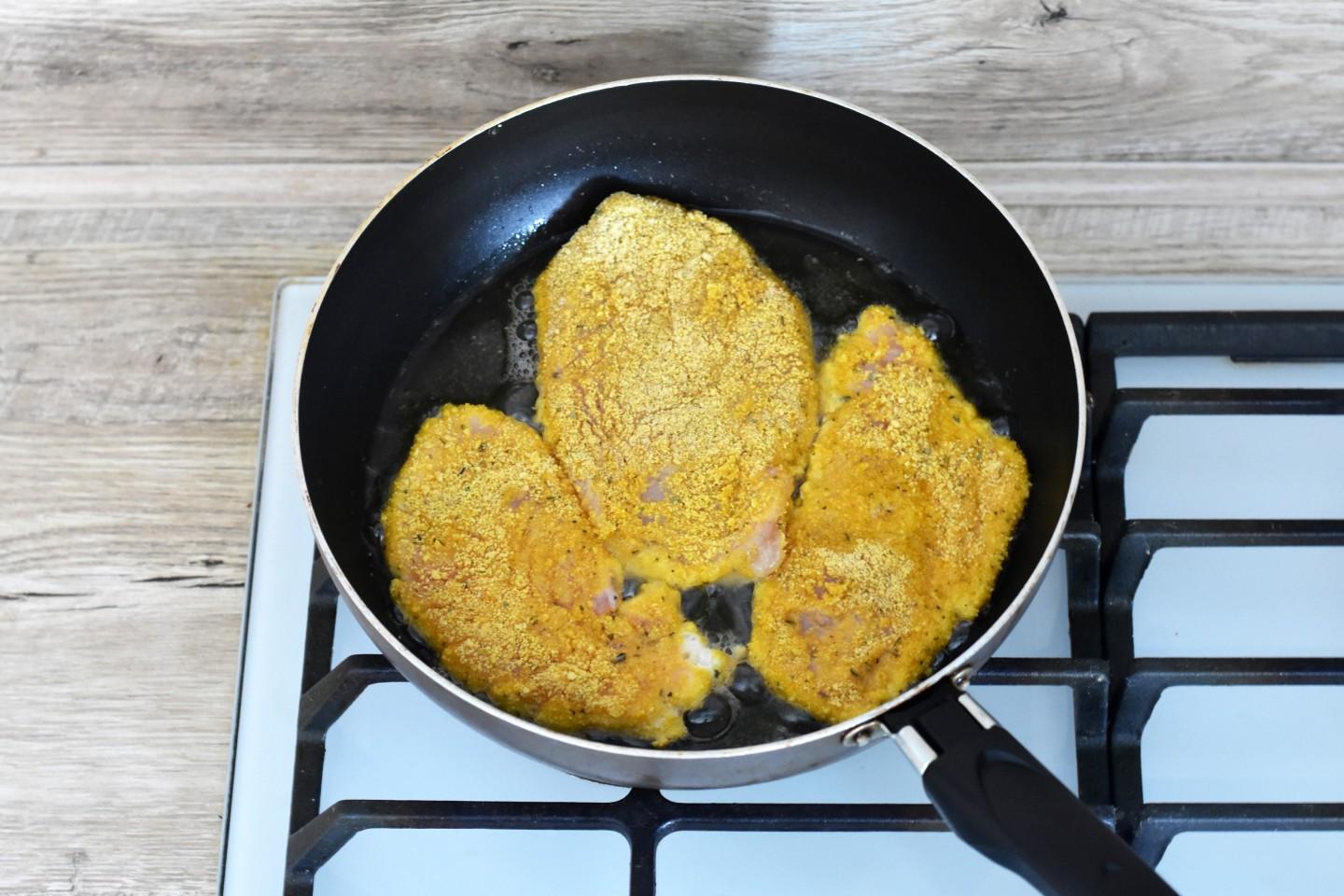 Шаг 7 приготовления Курица по арабски в духовке с орехами