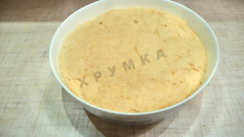 Шаг 3 приготовления Жареные пирожки с рисом, яйцом и зеленым луком