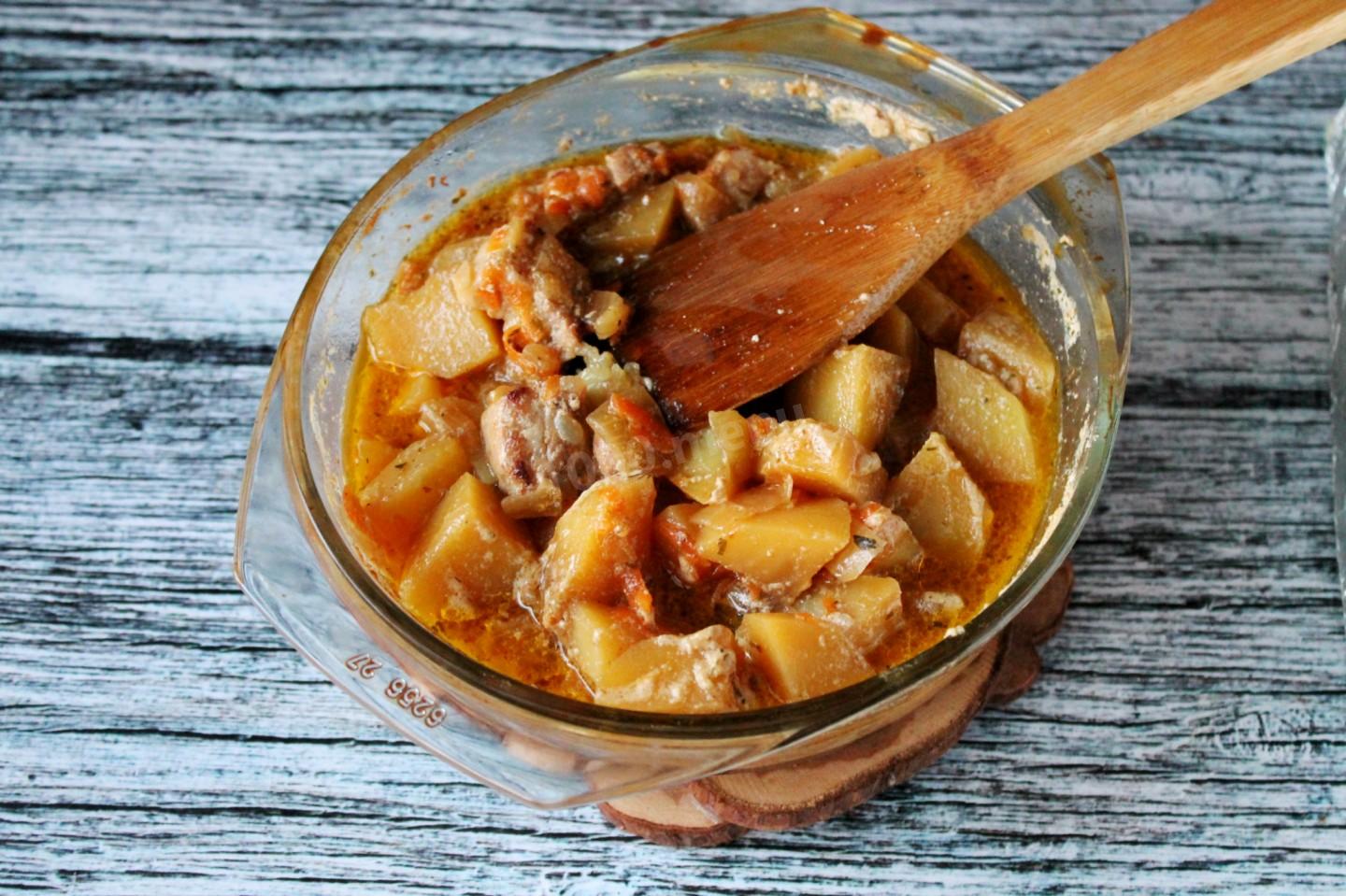 Шаг 13 приготовления Тушеная картошка с мясом в сметане