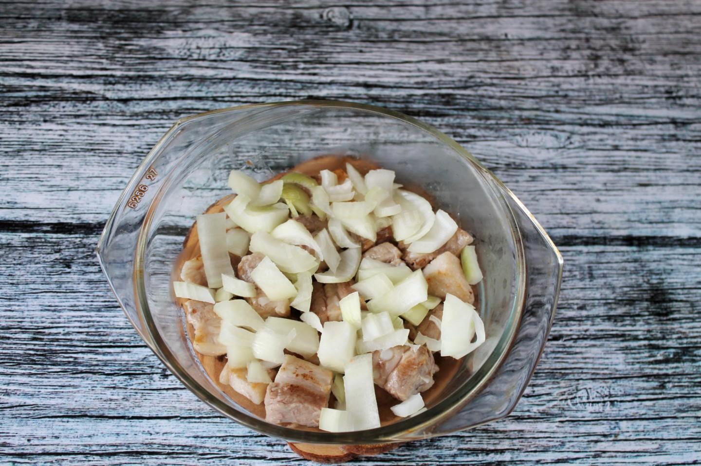 Шаг 7 приготовления Тушеная картошка с мясом в сметане