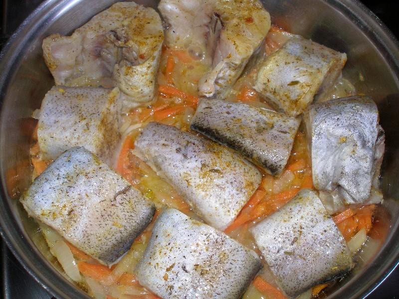 Шаг 6 приготовления Минтай с шампиньонами в сметане в духовке