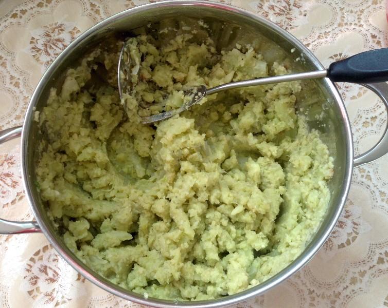 Шаг 5 приготовления Пюре на молоке с сыром из цветной капусты