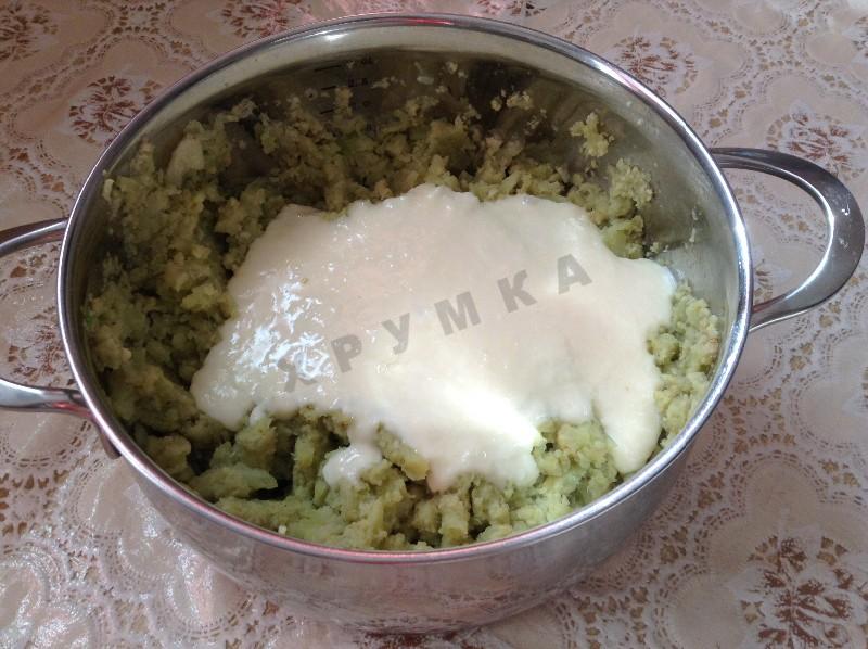 Шаг 7 приготовления Пюре на молоке с сыром из цветной капусты