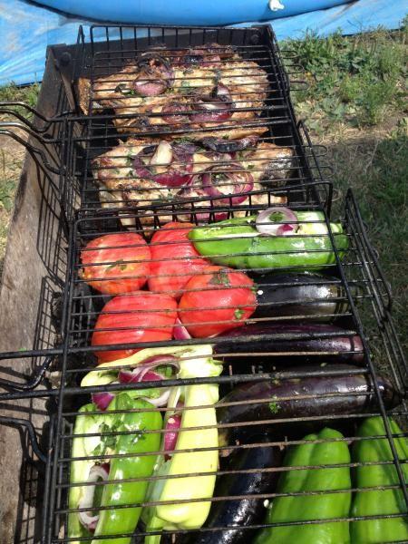 Шаг 9 приготовления Карп на мангале с овощами