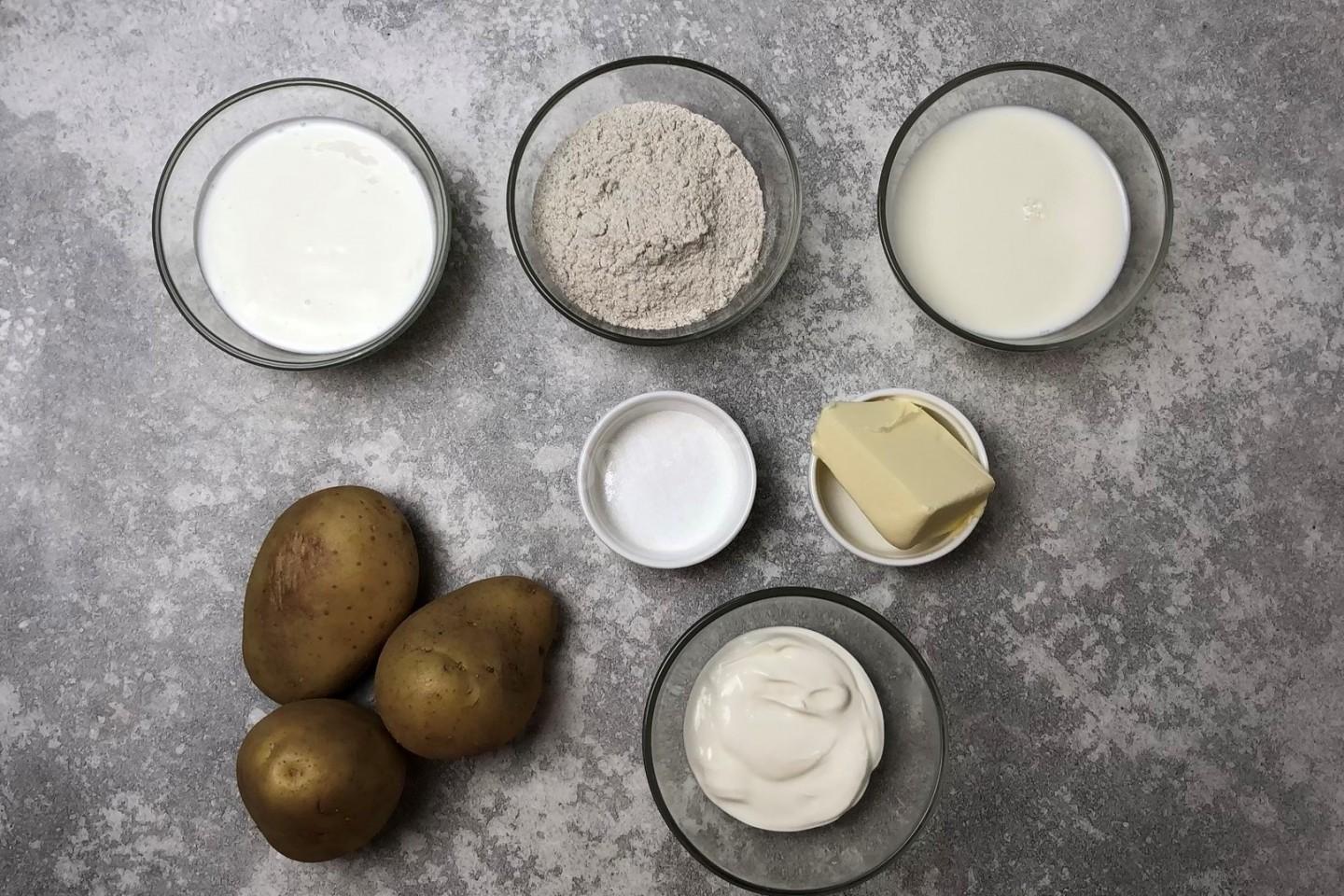 Шаг 1 приготовления Калитки с картошкой из ржаной муки