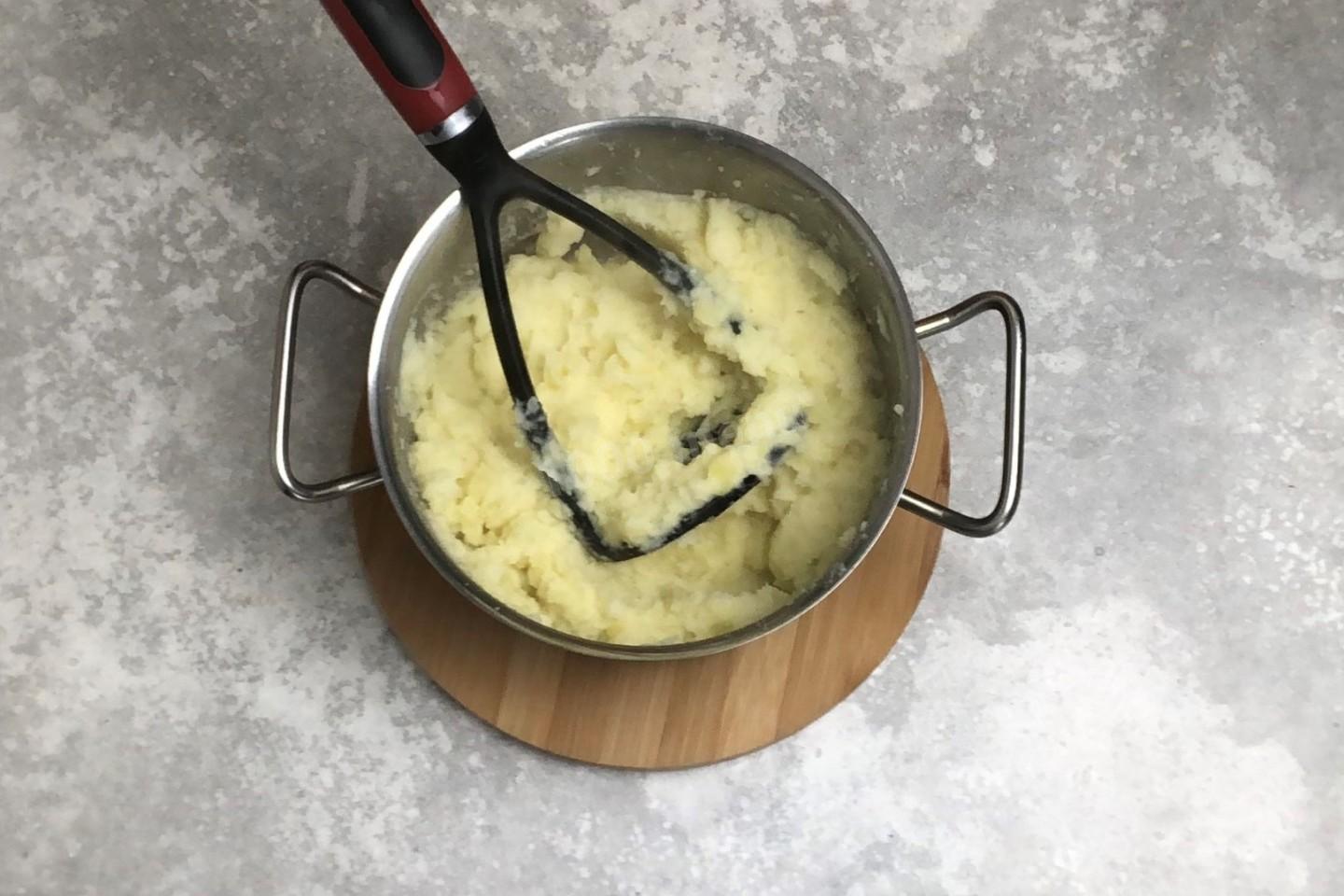 Шаг 3 приготовления Калитки с картошкой из ржаной муки