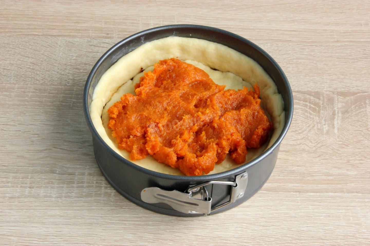 Шаг 14 приготовления Пирог трехслойный с черносливом курагой и орехами