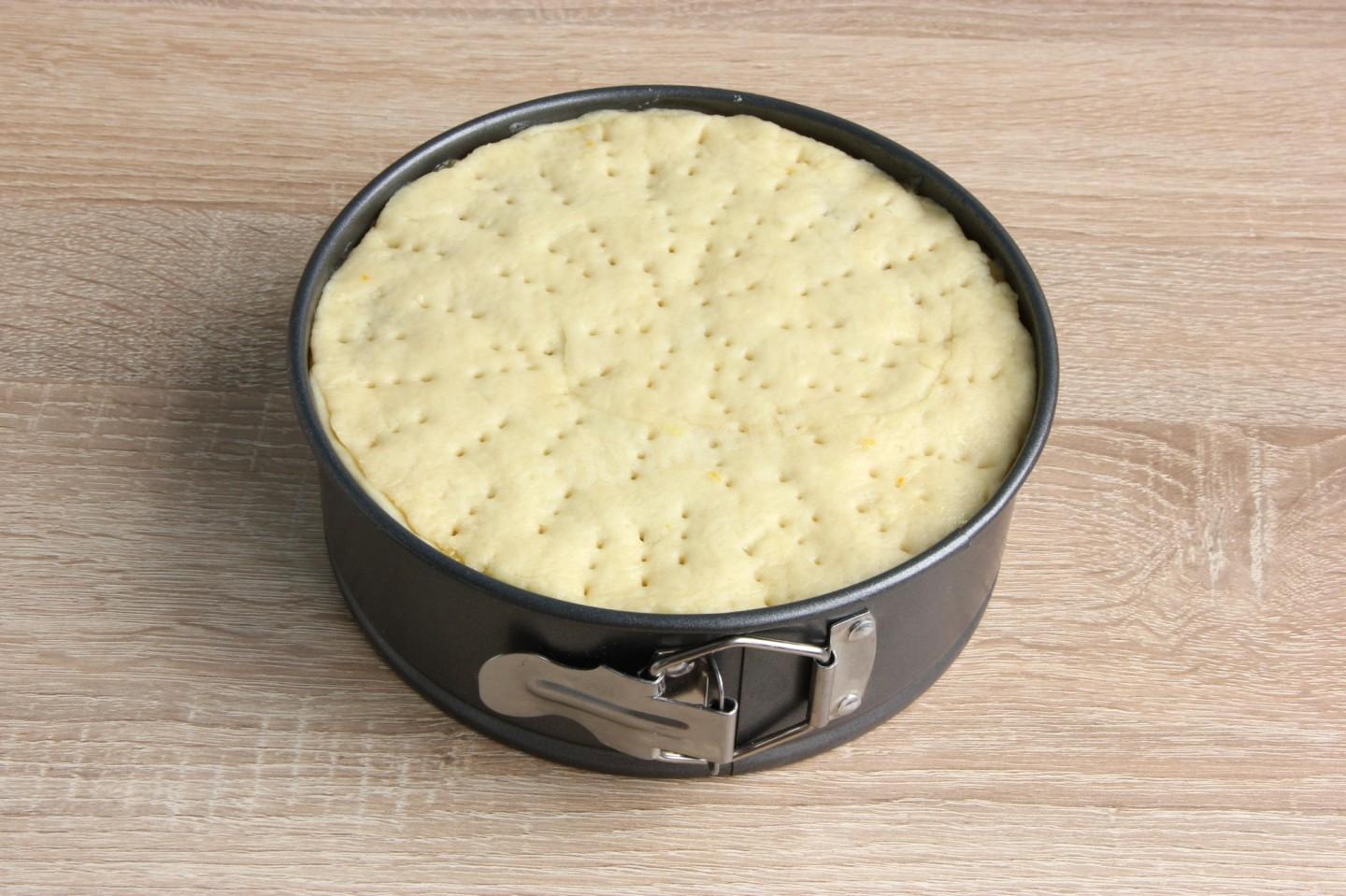 Шаг 16 приготовления Пирог трехслойный с черносливом курагой и орехами