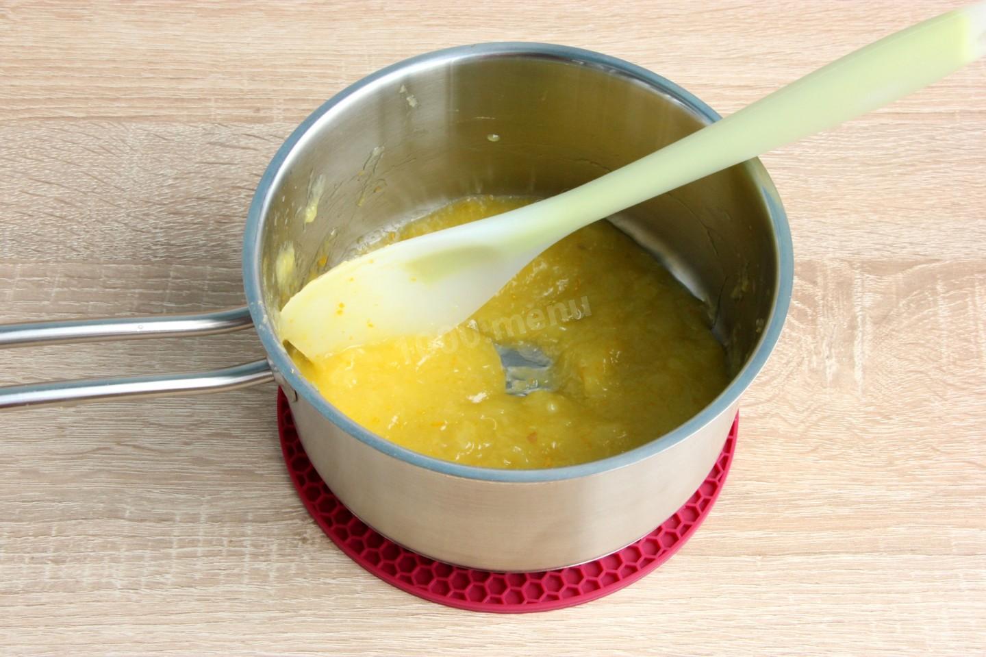 Шаг 6 приготовления Пирог трехслойный с черносливом курагой и орехами
