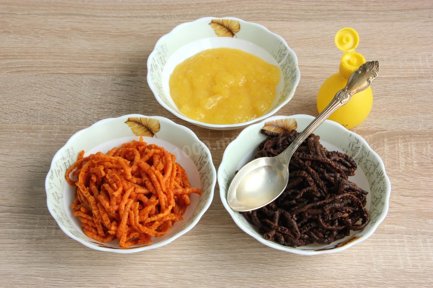 Шаг 7 приготовления Пирог трехслойный с черносливом курагой и орехами