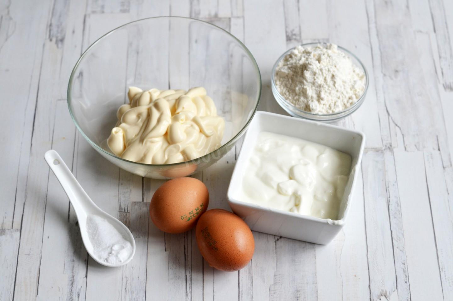 Шаг 1 приготовления Заливной пирог с рисом и рыбными консервами