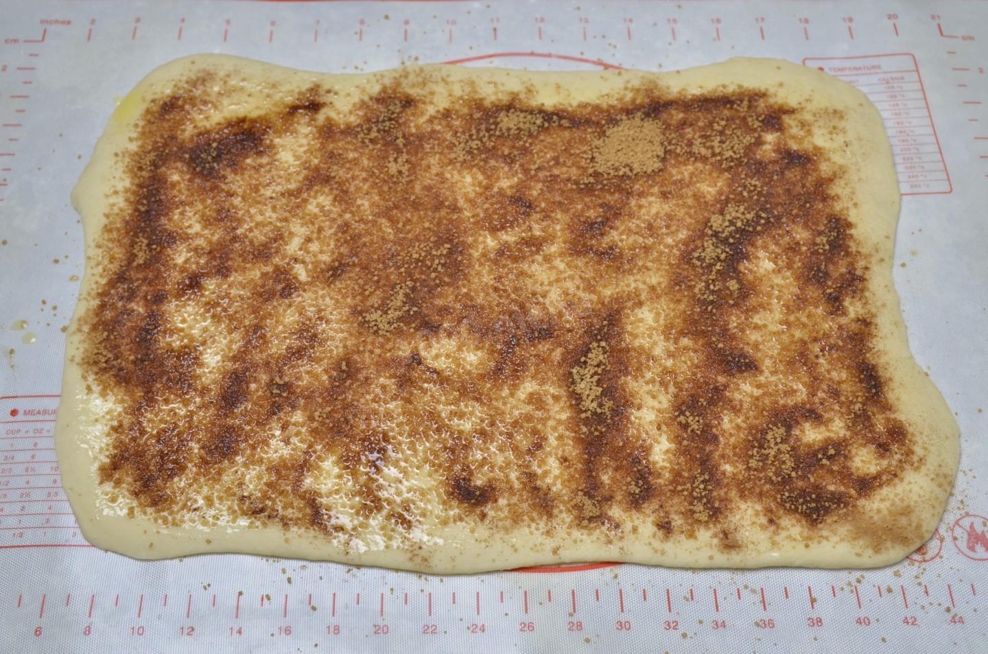 Шаг 9 приготовления Сладкие булочки Улитки с корицей и сахаром