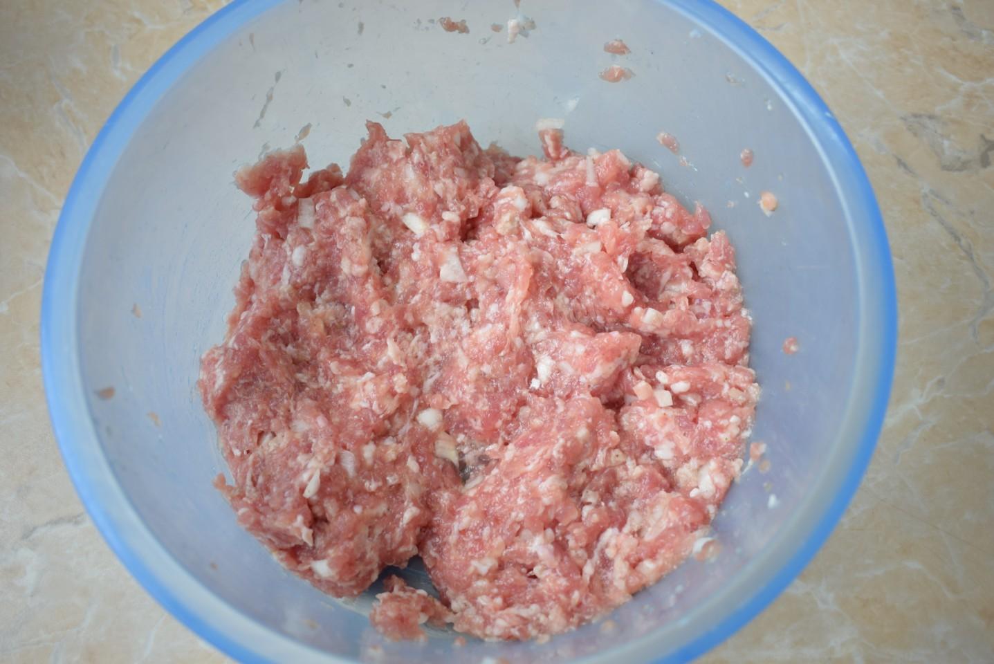 Шаг 3 приготовления Пирожки с мясом из слоеного теста в духовке