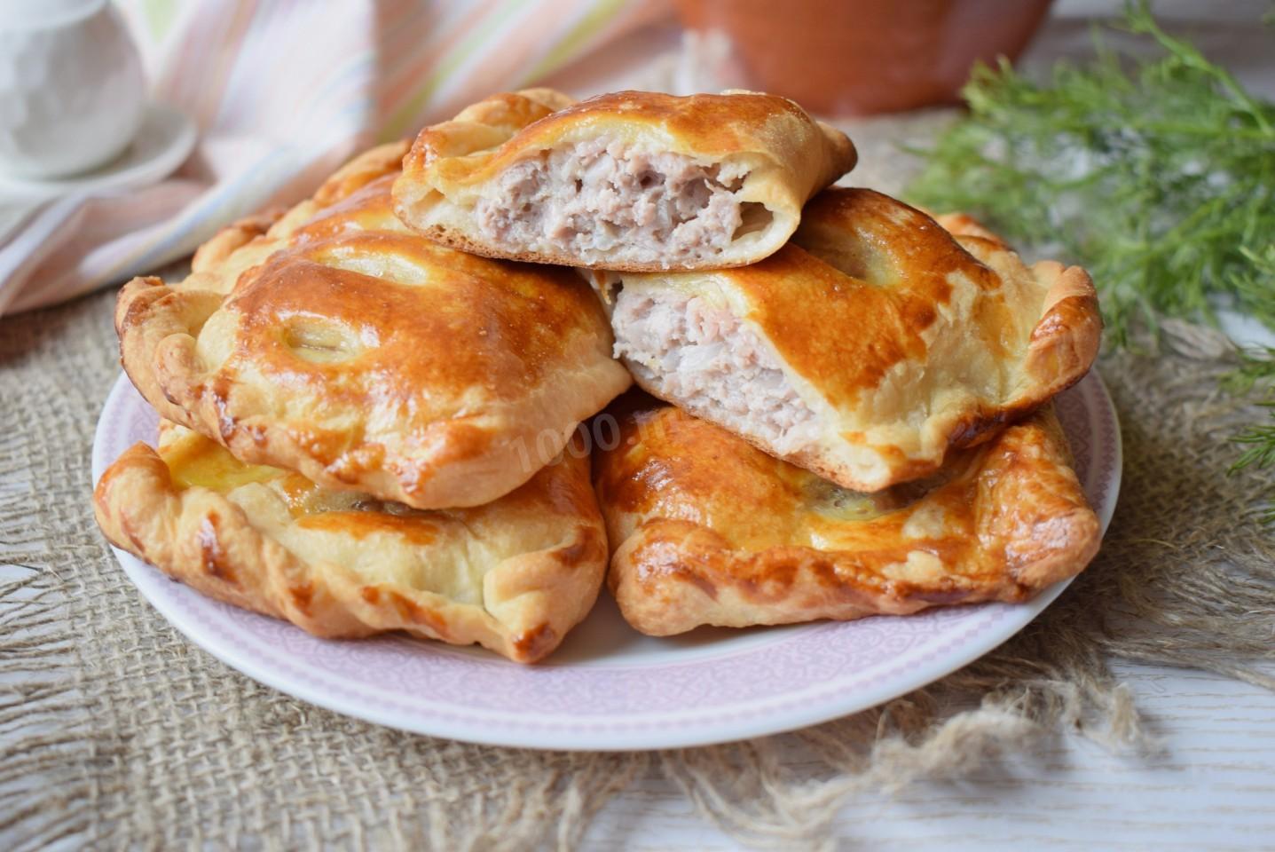 Шаг 7 приготовления Пирожки с мясом из слоеного теста в духовке